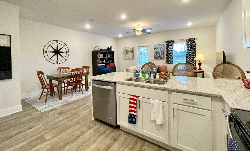 Modern Stylish Retreat with Private Room and Bath plus a Bonus Room! - Photo 8