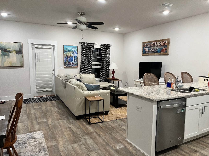 Modern Stylish Retreat with Private Room and Bath plus a Bonus Room! - Photo 4