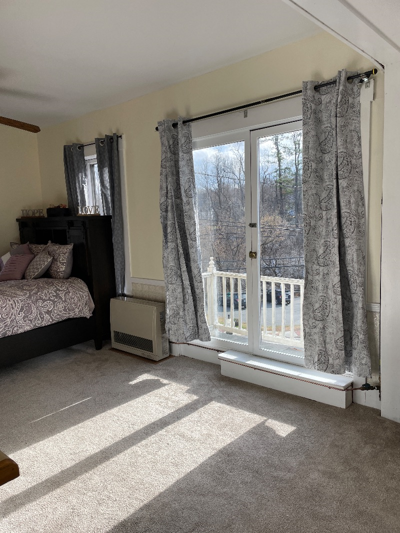 Sunny, clean, cozy studio in downtown Enfield, NH. 