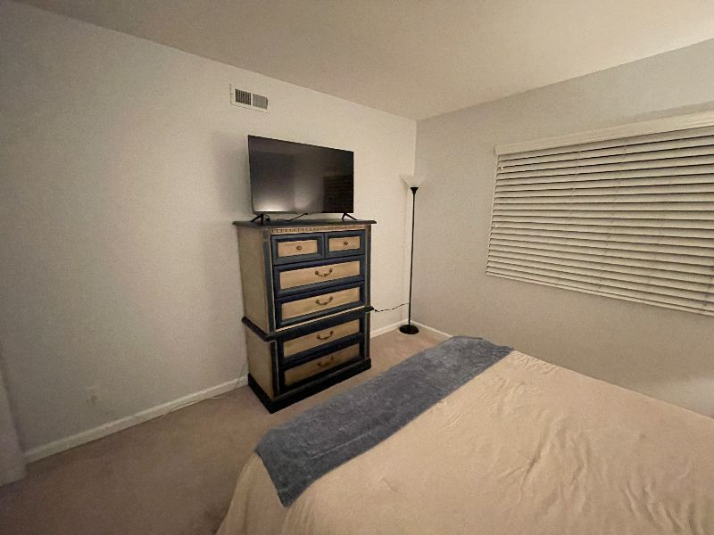La Jolla Colony Furnished Bedroom Close to Beaches, UCSD - Photo 2