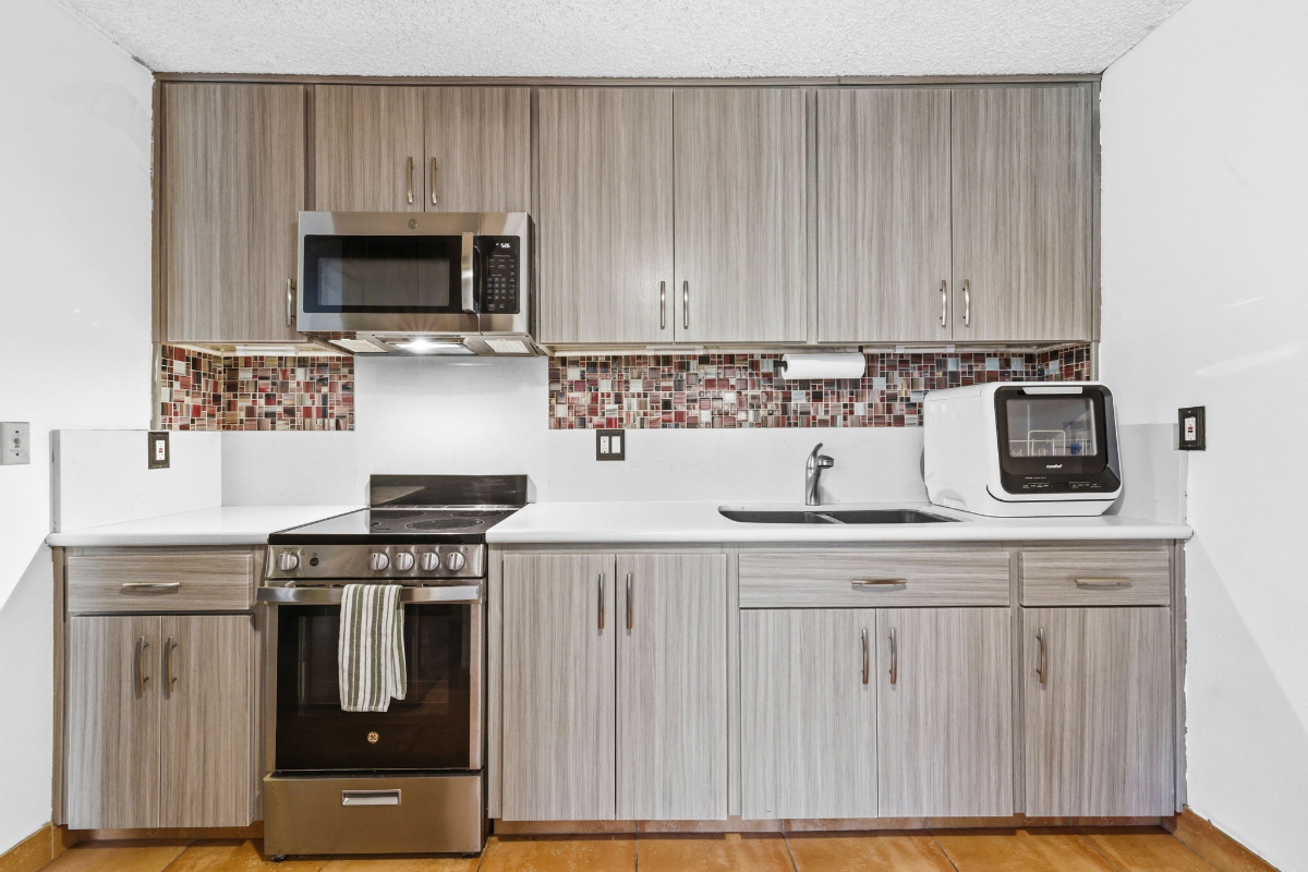 Resort Amenities - 1BR - SeaWorld - Parking - W/D - Photo 5