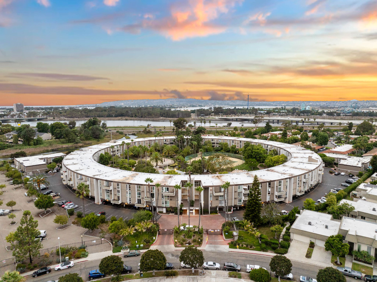 Resort Amenities - 1BR - SeaWorld - Parking - W/D - Photo 1