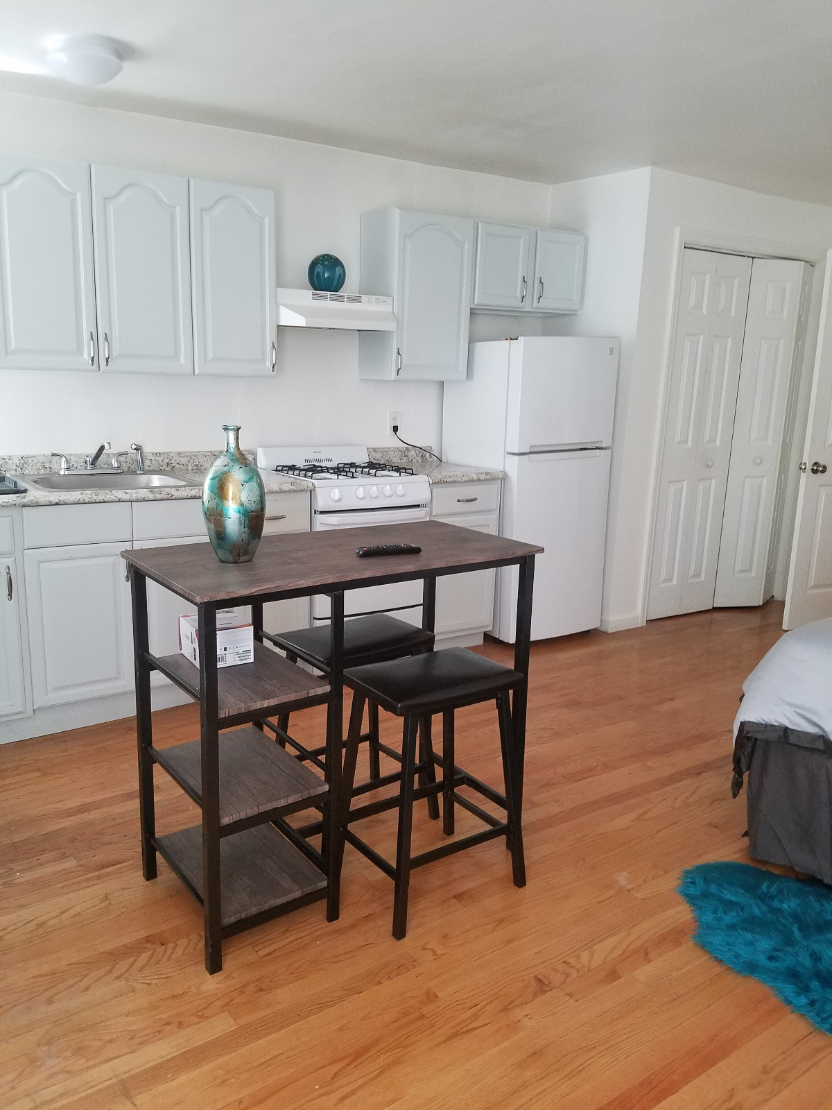 Cozy Brownstone studio apt in the most sort out area in Harlem - Photo 1
