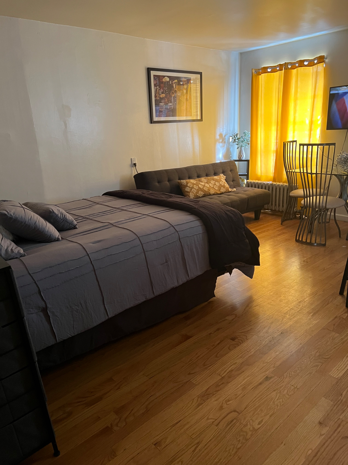 Cozy Brownstone studio apt in the most sort out area in Harlem - Photo 8