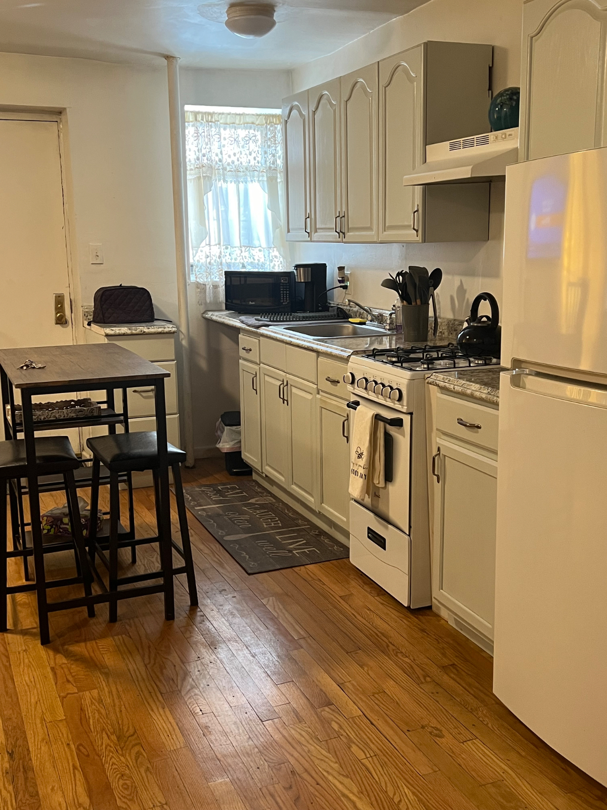 Cozy Brownstone studio apt in the most sort out area in Harlem - Photo 7