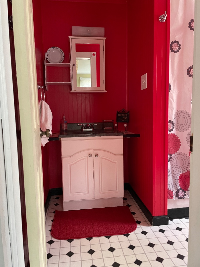The Little Red House - Photo 6