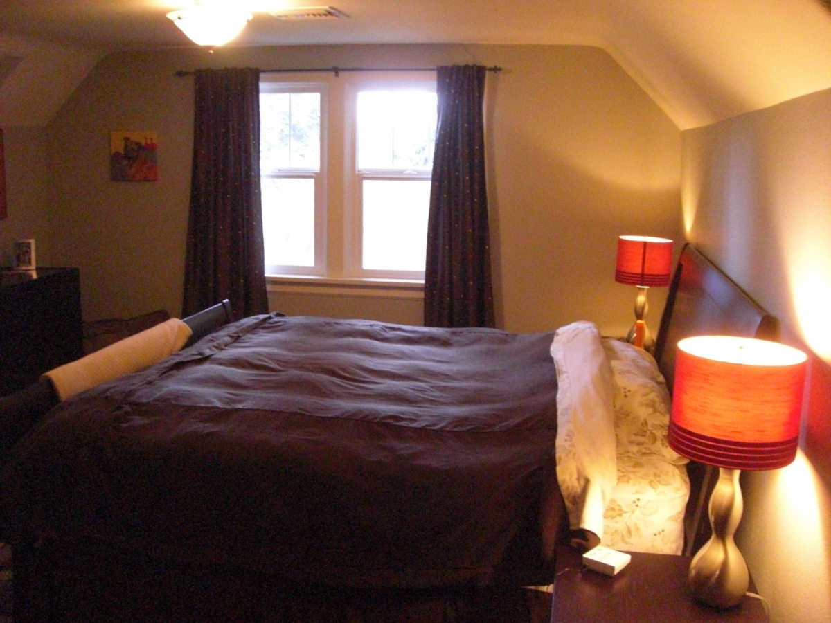 Downtown Home (2 bedrooms, 2700 sq feet). Near Drake Park. - Photo 4
