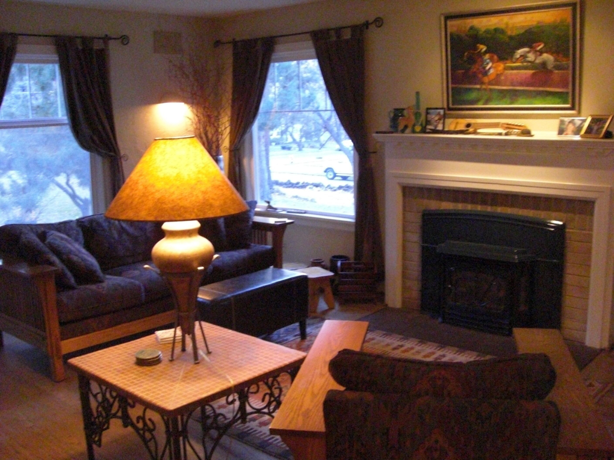 Downtown Home (2 bedrooms, 2700 sq feet). Near Drake Park. - Photo 1