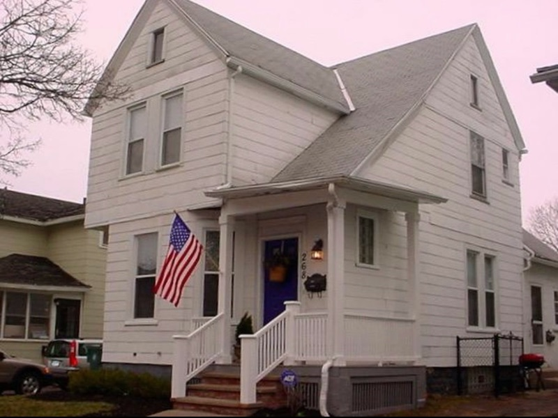 SouthWedge beautifully renovated and furnished Victorian half House - Photo 1