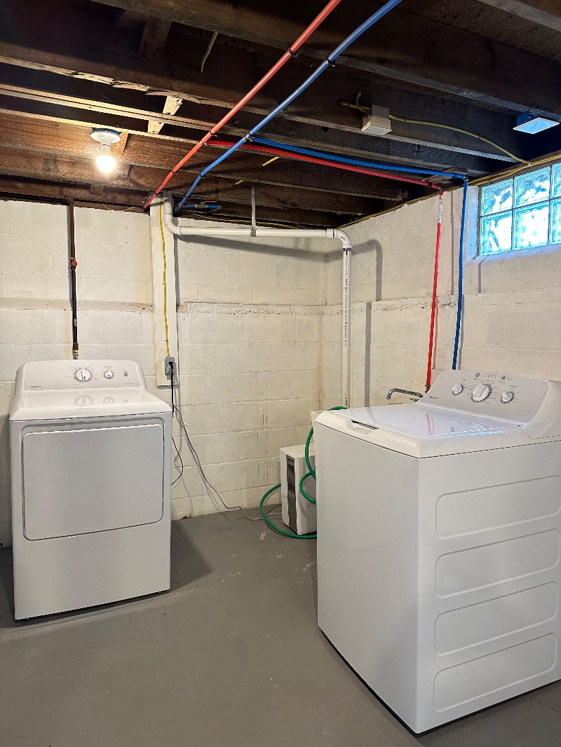 Pet Friendly- Newly Renovated- Fully Fenced- 3Bd 1Bth - Photo 8
