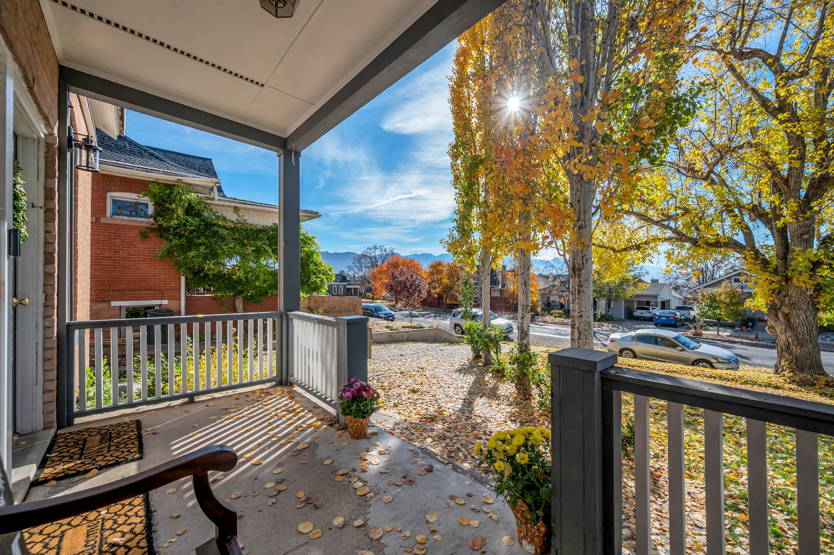 Stylish Avenues Retreat - 2BR