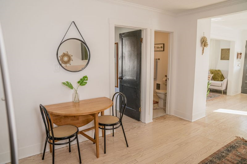 Cozy One Bedroom Bungalow, close to several hospitals - Photo 6