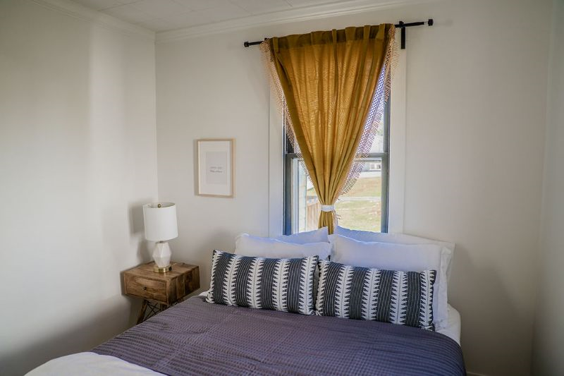 Cozy One Bedroom Bungalow, close to several hospitals - Photo 9