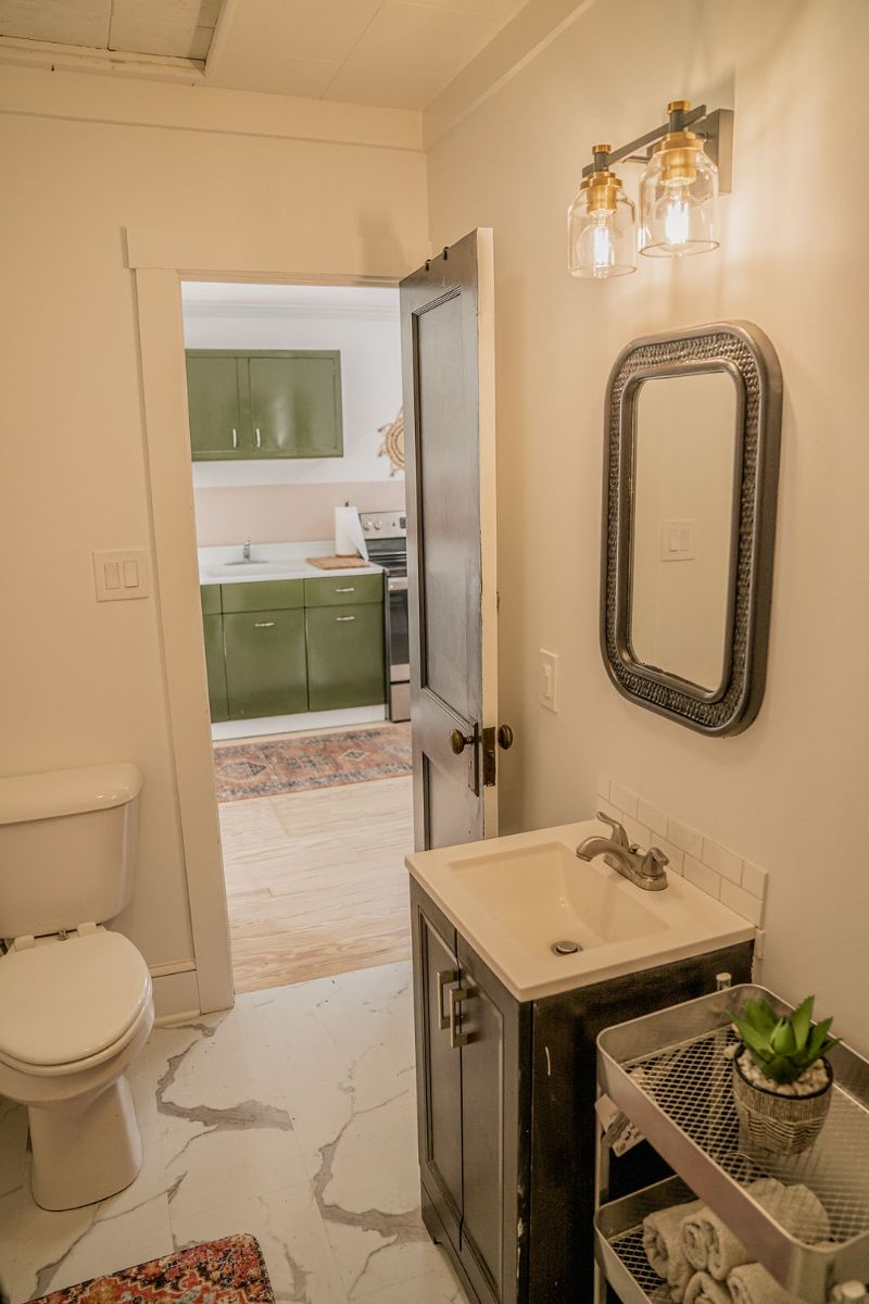 Cozy One Bedroom Bungalow, close to several hospitals - Photo 12