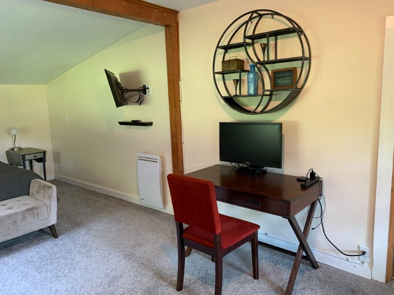 Beautiful, extra large one bedroom unit - close to hospitals - Photo 3