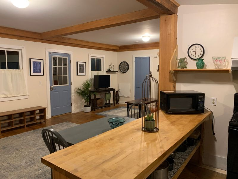 Beautiful, extra large one bedroom unit - close to hospitals - Photo 8