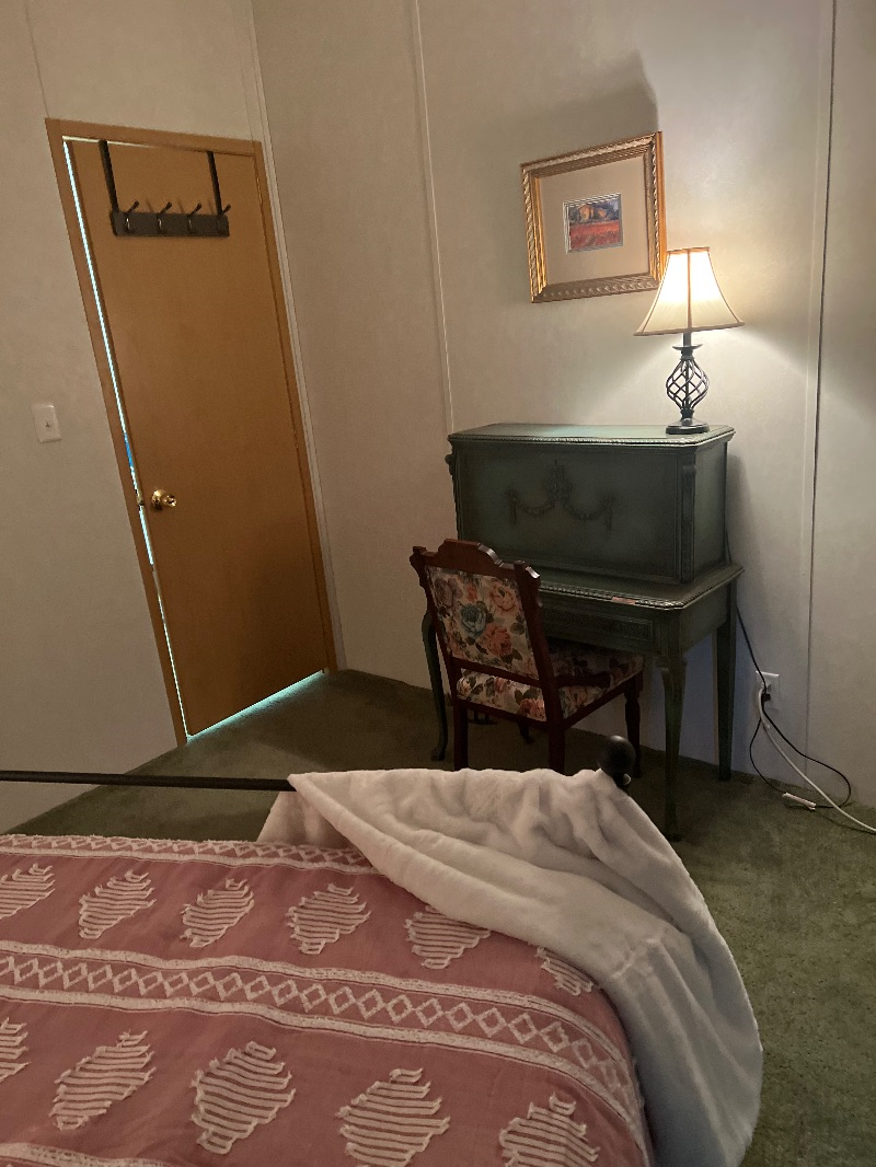 One Bedroom - Photo 2