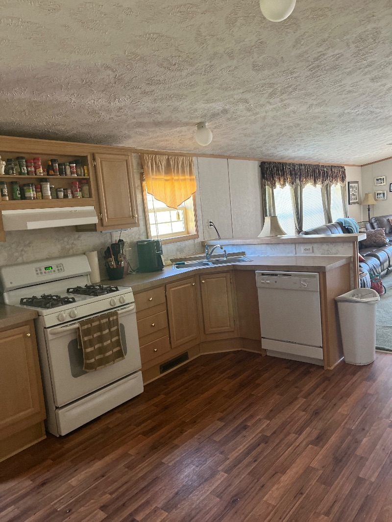 One Bedroom - Photo 5