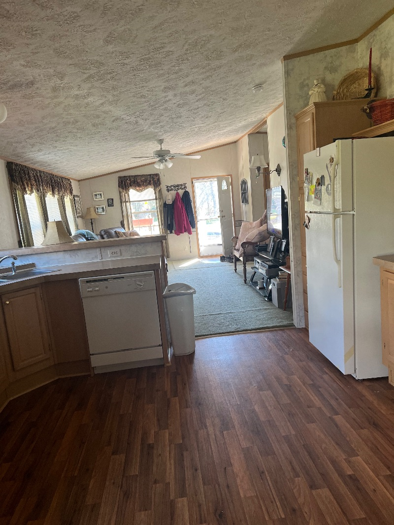 One Bedroom - Photo 6