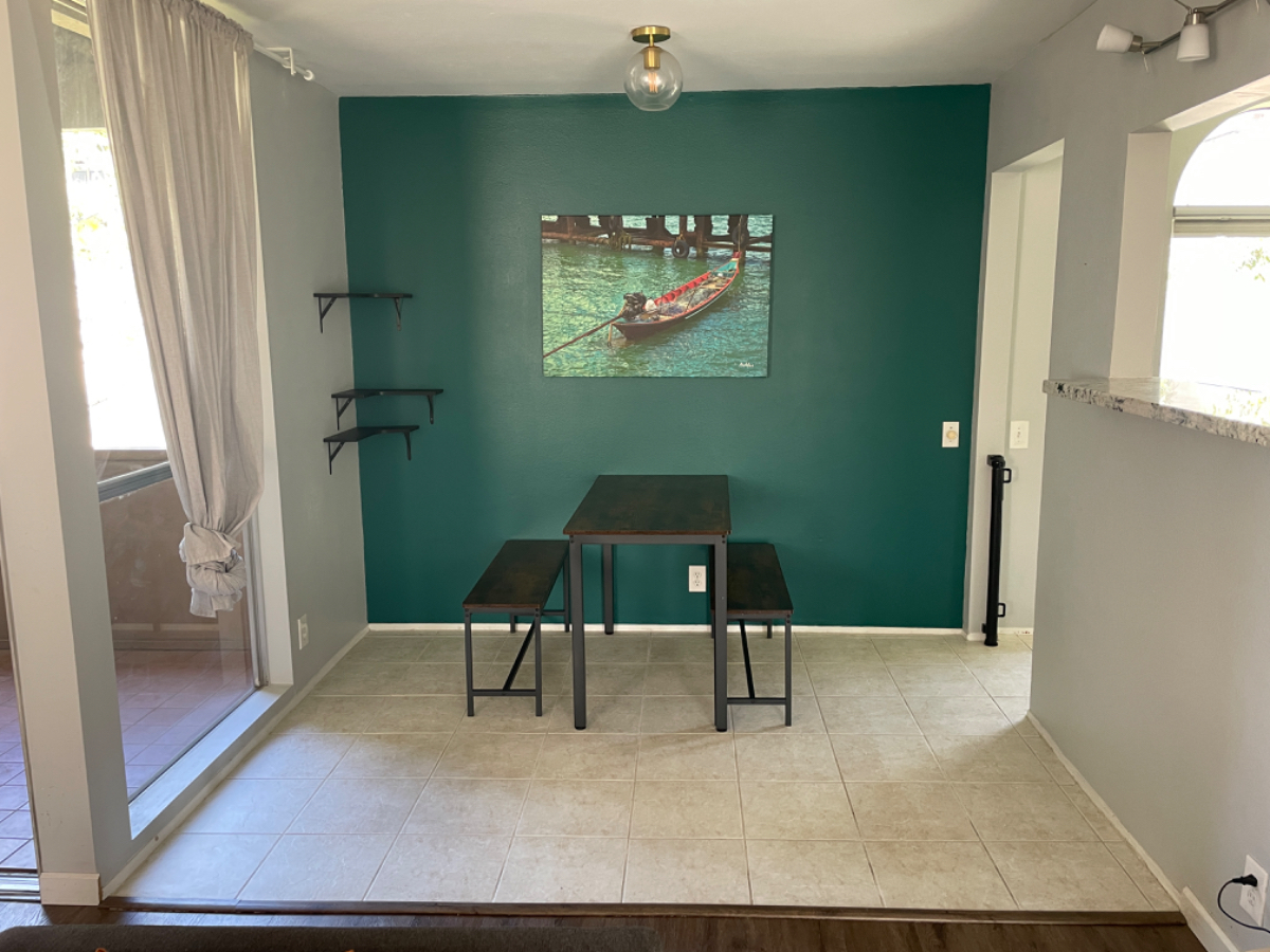 Large 1 bedroom with pool - Photo 5