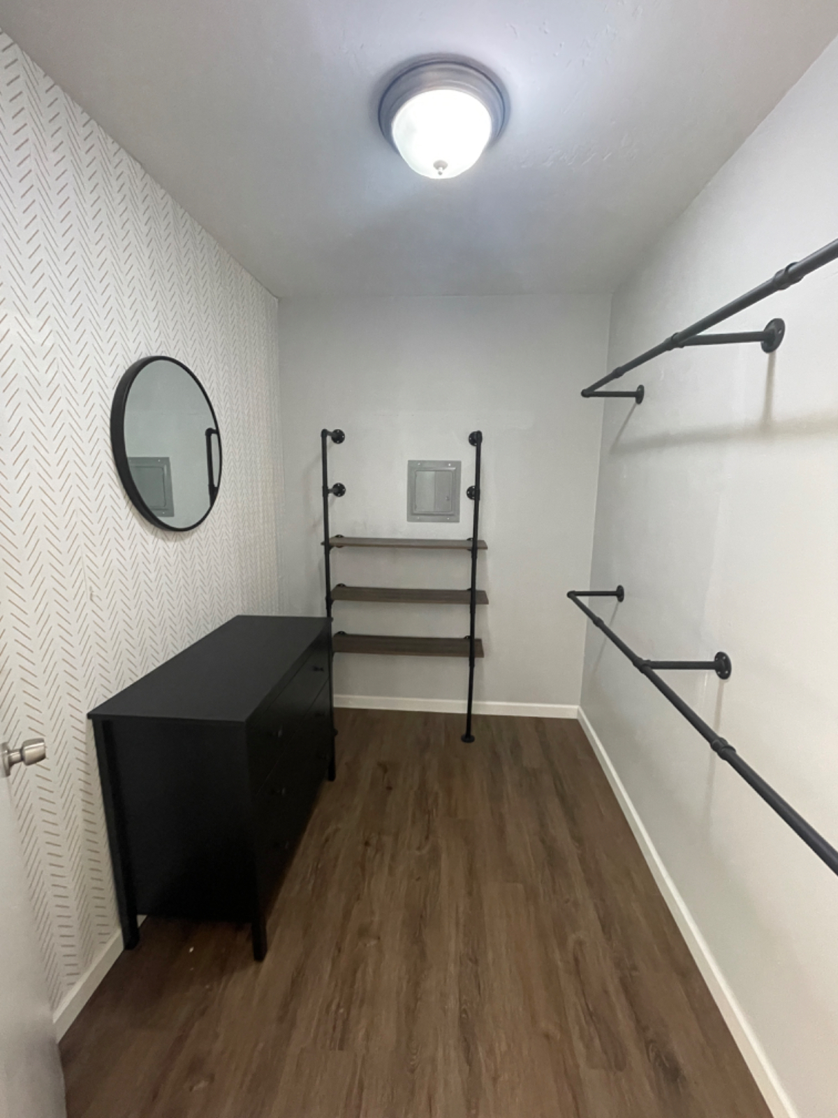 Large 1 bedroom with pool - Photo 6
