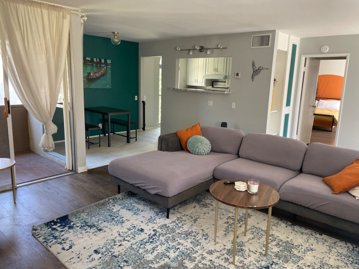 Large 1 bedroom with pool - Photo 1