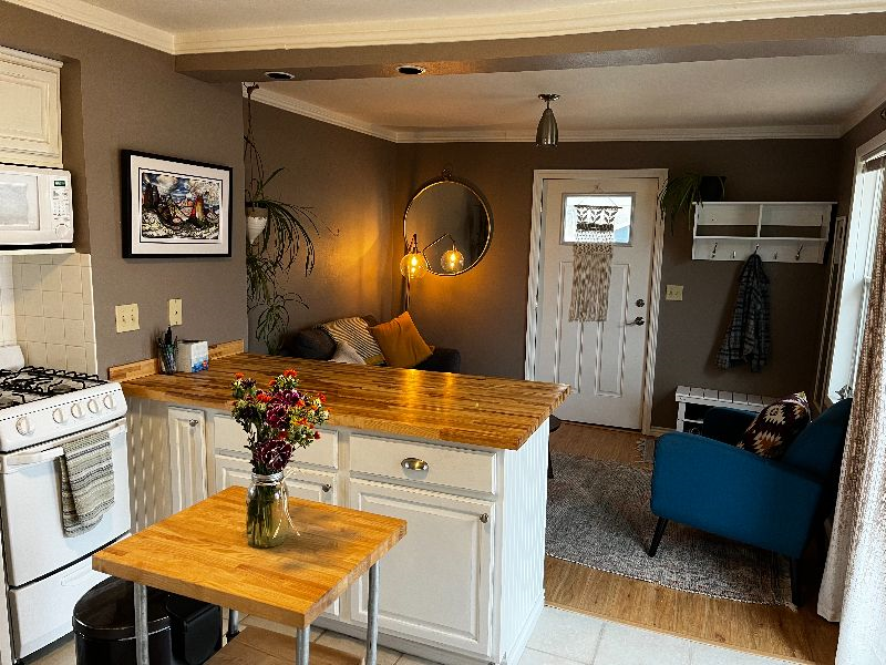 Private, bright, clean home near Main St. - Photo 6