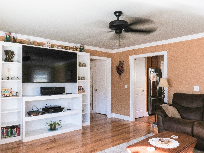 Modern and Spacious Home - Photo 7
