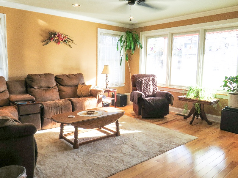 Modern and Spacious Home - Photo 9