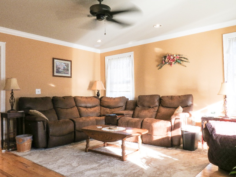 Modern and Spacious Home - Photo 8