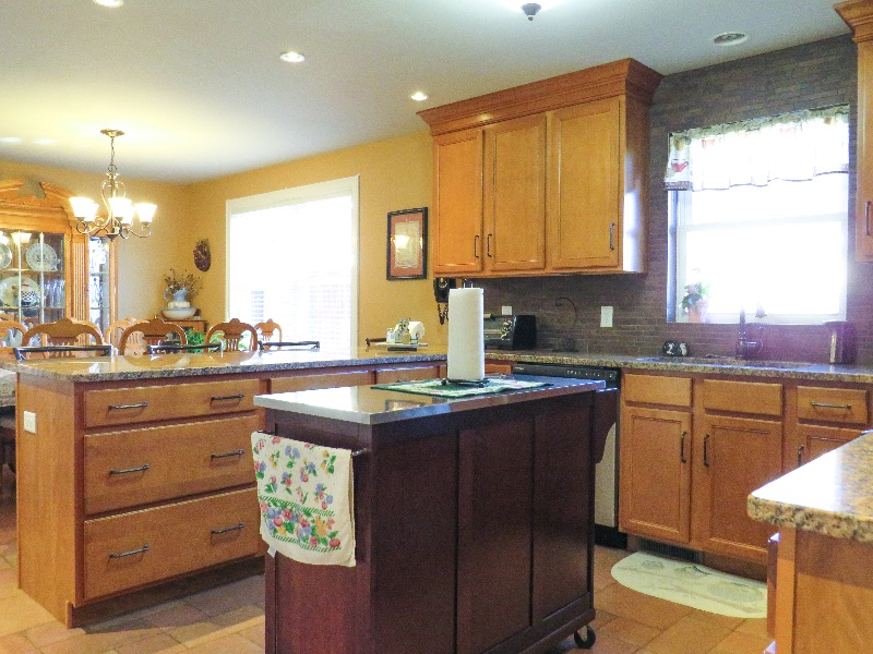 Modern and Spacious Home - Photo 6