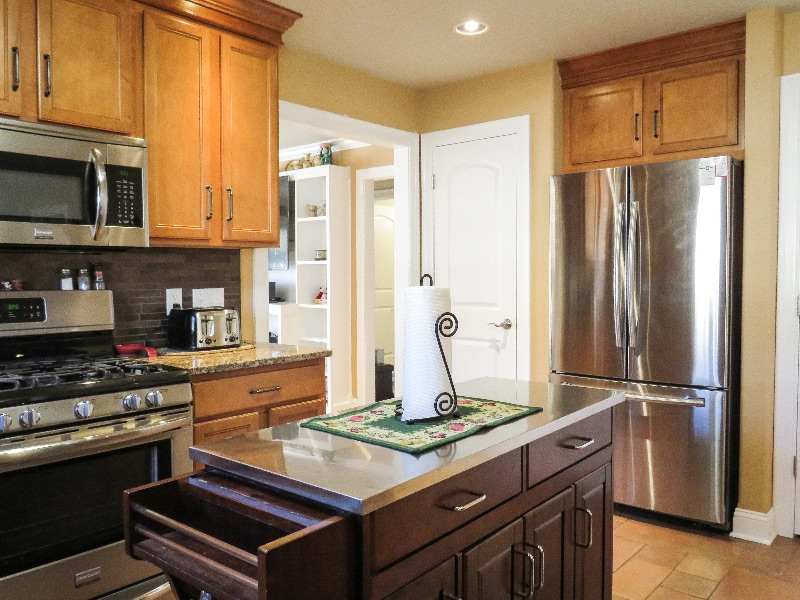 Modern and Spacious Home - Photo 5
