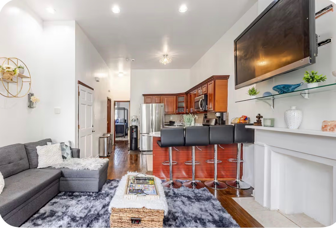 Charming One Bedroom Apartment with Work Space in Bushwick - Photo 2