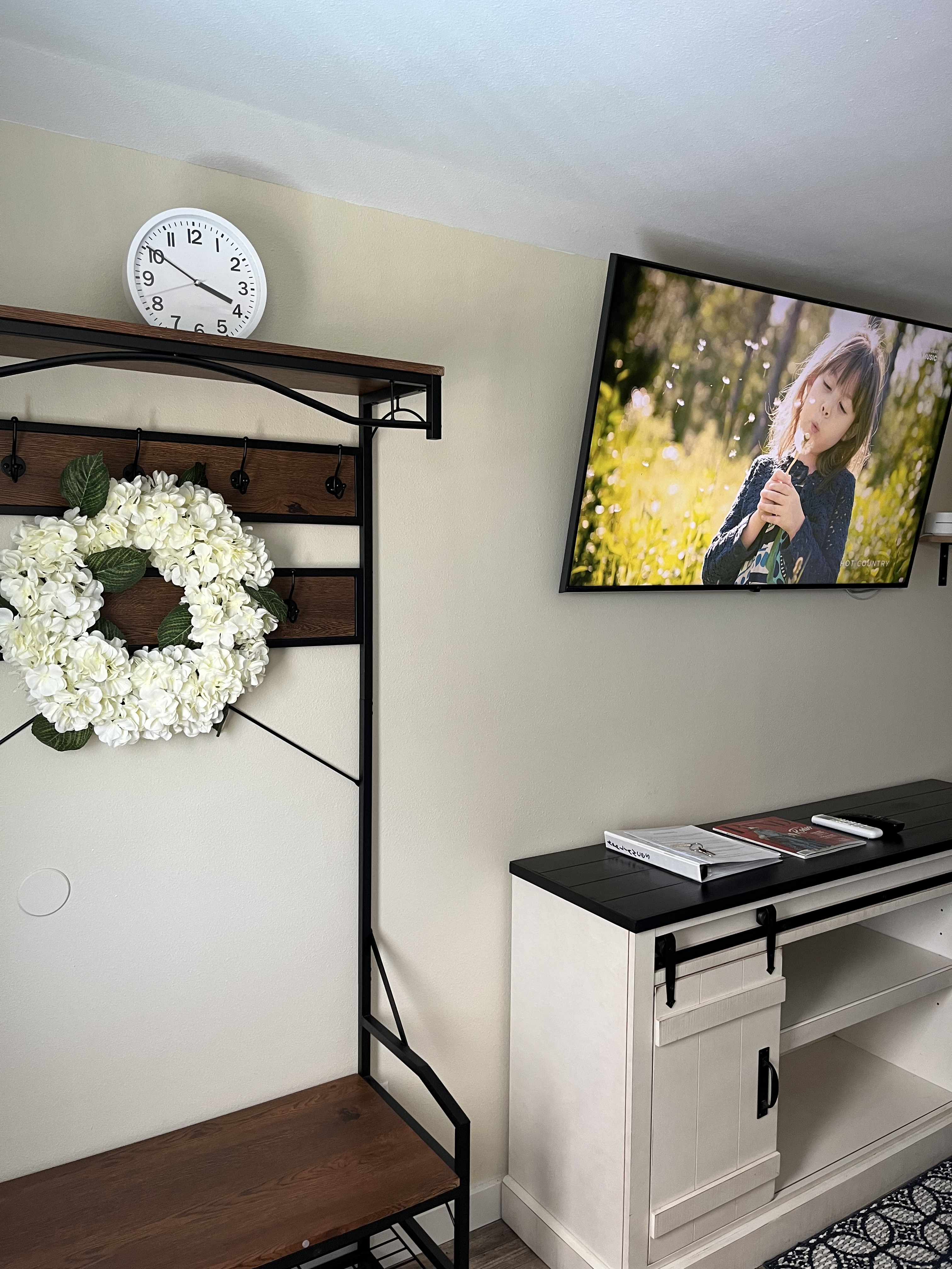 New NE Bend Attic Apartment in Quiet Neighborhood - Photo 4