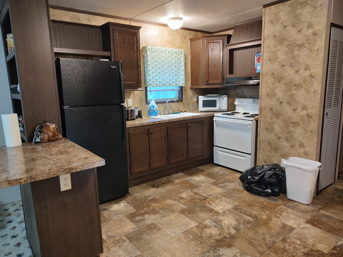 2 Bedroom 1.5 bath Home - Photo 4