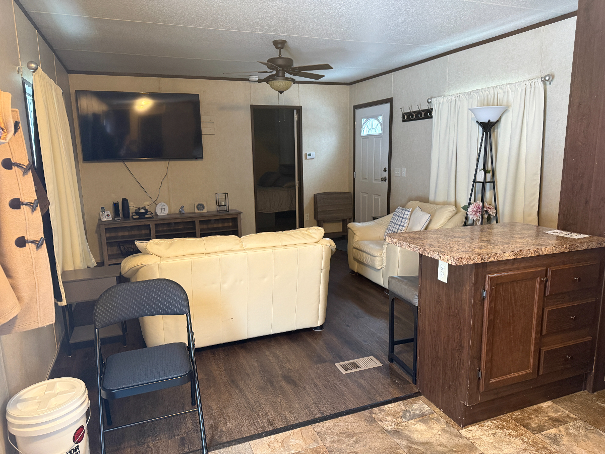 2 Bedroom 1.5 bath Home - Photo 3