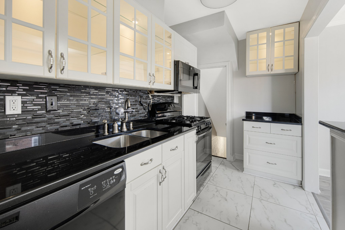 Turnkey, Cozy, Family & Pet Friendly 3B2B Home with All-Inclusive Amenities - Photo 12