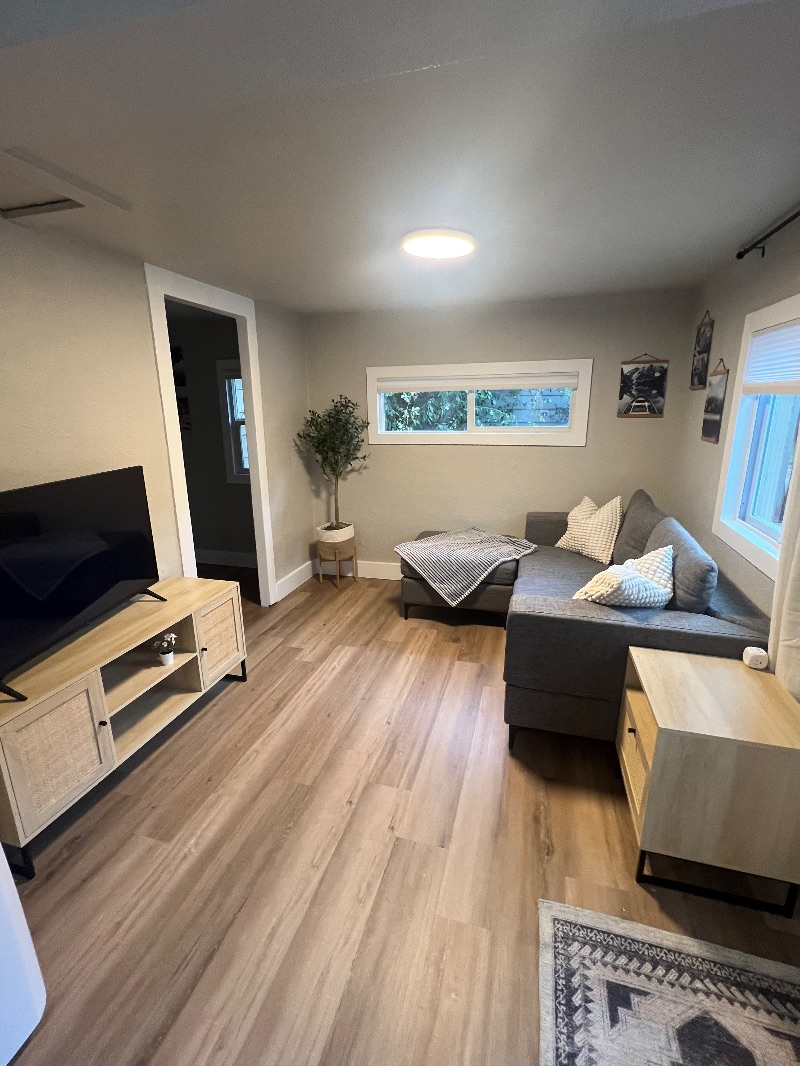 Unit B- Quiet single unit in central location