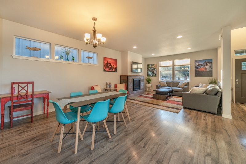 Fully Furnished 3-Bedroom Home in SE Bend - Available 9/8/2026 - Photo 5