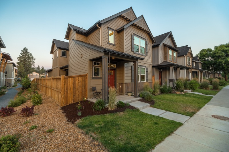 Fully Furnished 3-Bedroom Home in SE Bend - Available 9/8/2026 - Photo 2