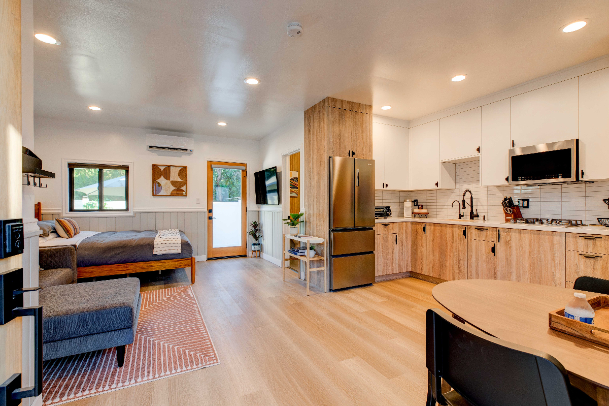 The Equine Abode Modern Horse Property Studio near Nature Trails Pets Welcome - Photo 1