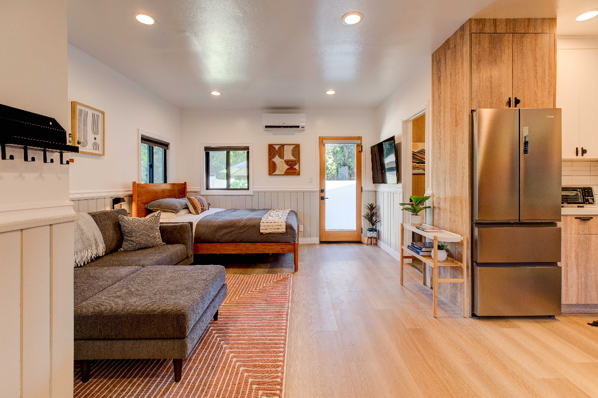 The Equine Abode Modern Horse Property Studio near Nature Trails Pets Welcome - Photo 4