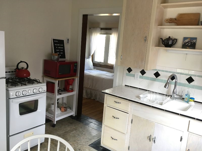 Carriage House Apartment Centrally Located - Photo 6