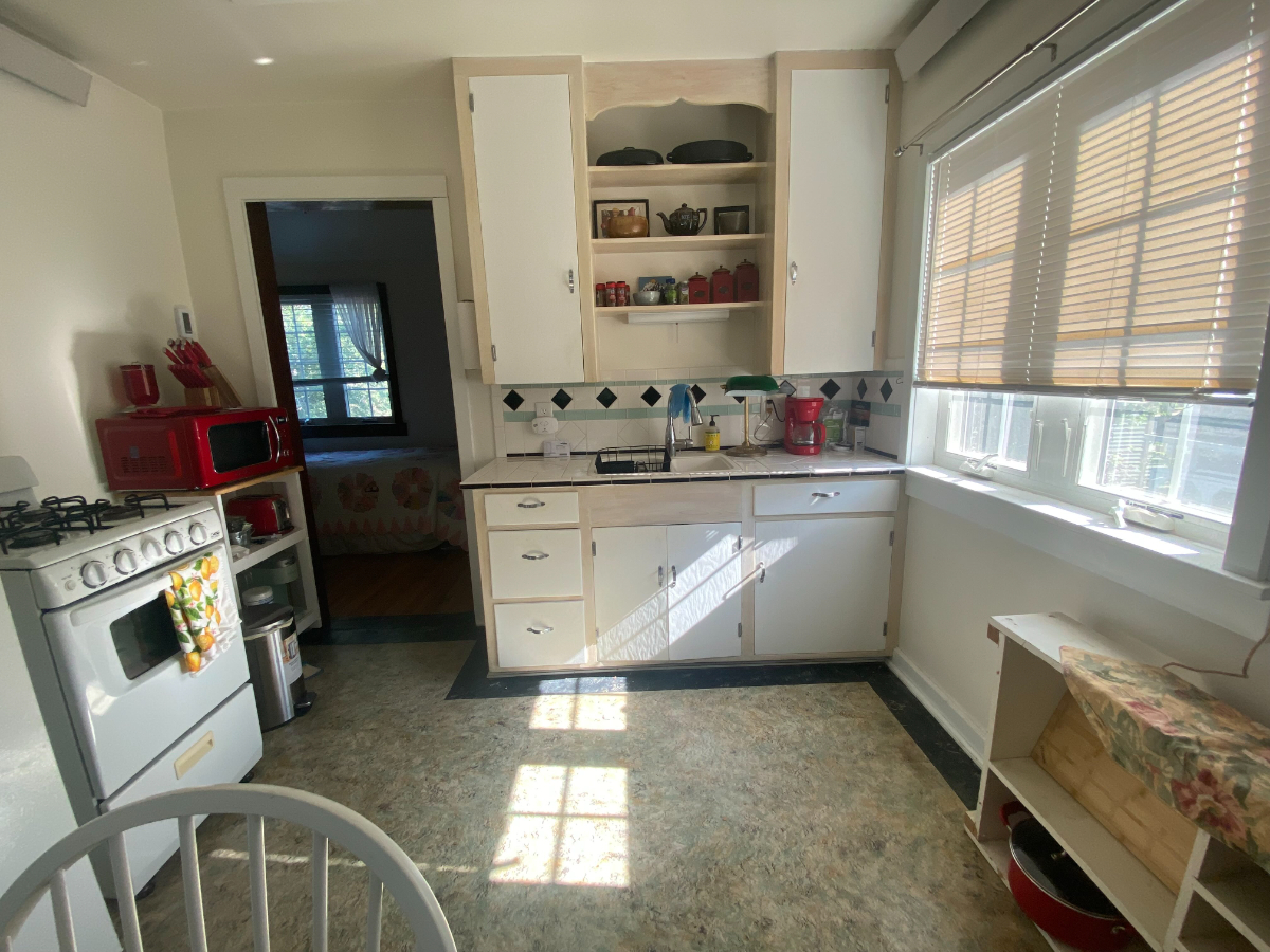 Carriage House Apartment Centrally Located - Photo 5