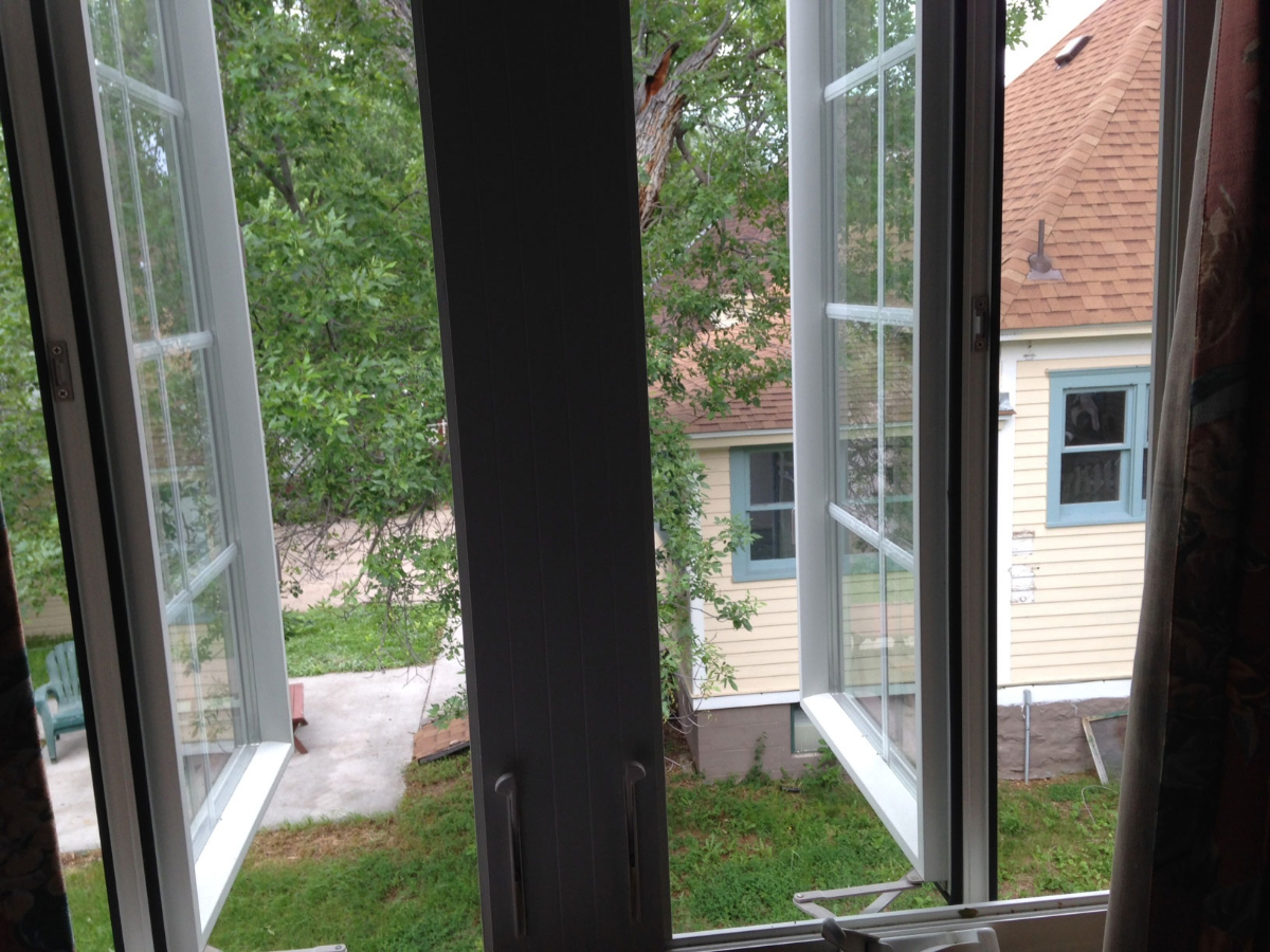 Carriage House Apartment Centrally Located - Photo 12