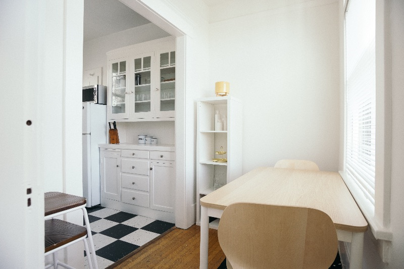 Beautiful One Bedroom Apartment in Desirable Location - Photo 4