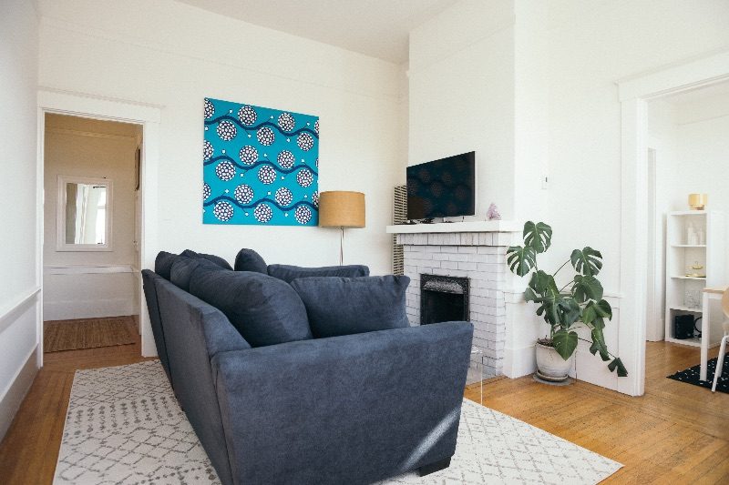Beautiful One Bedroom Apartment in Desirable Location - Photo 2