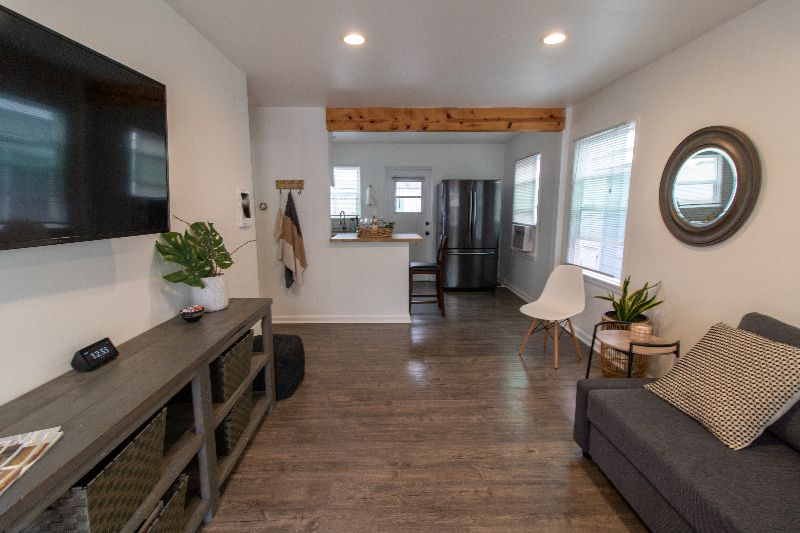 Cute and clean cottage in Pacific Beach - Photo 3
