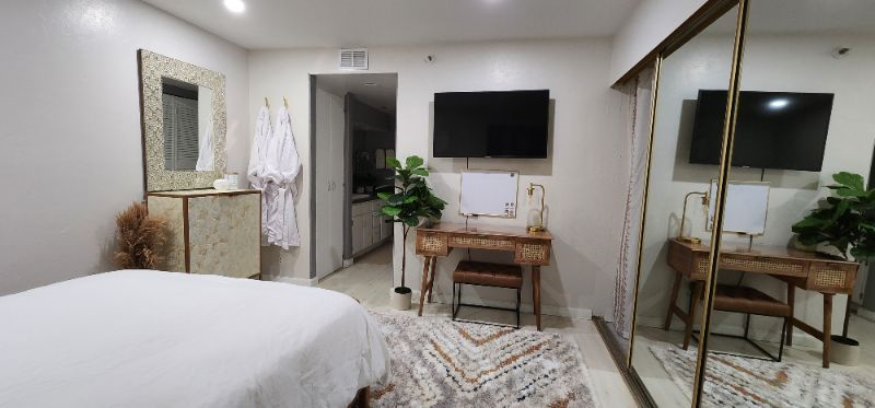 Cozy Condo in Downtown San Diego. Beech Tower on 7th Avenue. Close to everything - Photo 6