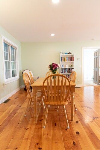 Two Bedroom Lake Champlain Apartment - Photo 9